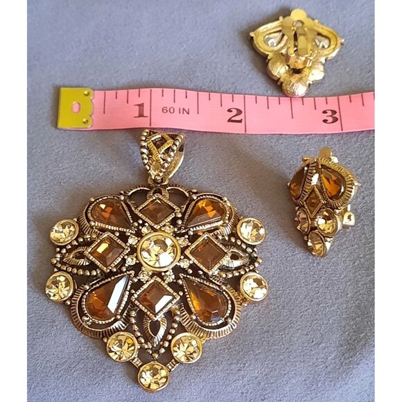 Vintage Ornate Large Gold Amber Brown Rhinestone Pendant & Clip on Earrings XLNT - Picture 4 of 5